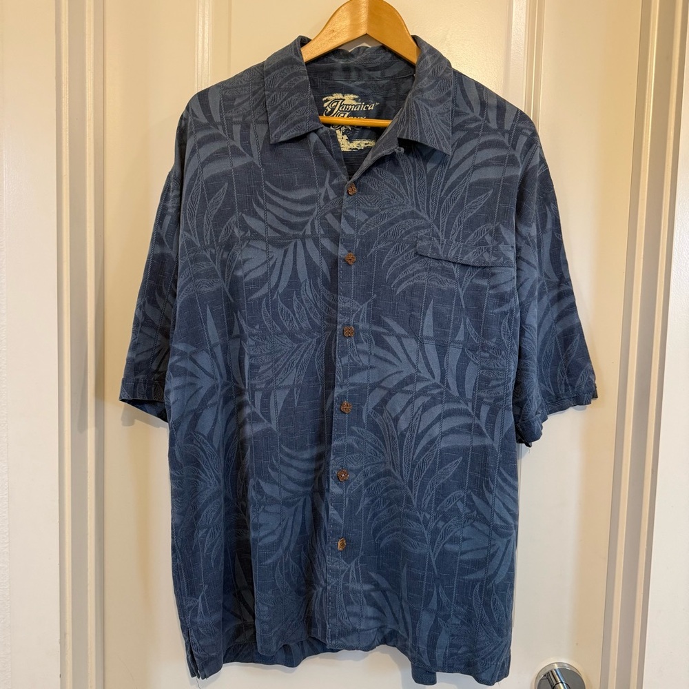 Jamaica Jaxx Men's 100% silk Blue Tropical Shirt embossed XL vacation resort